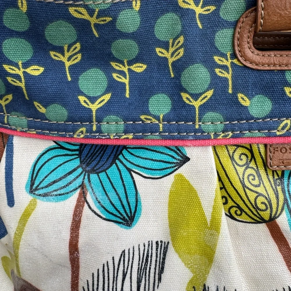 Fossil coated canvas large roomy shoulder bag in cream and blue.